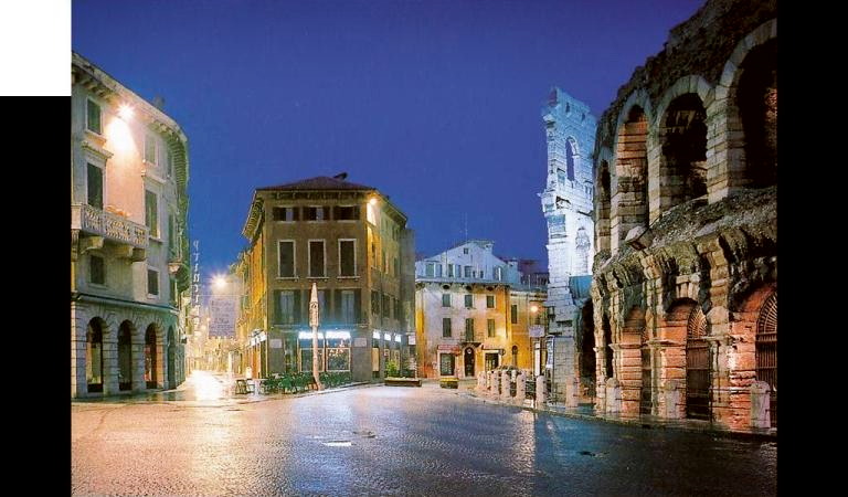 Urlaub Italien Reisen - Verona bei Nacht