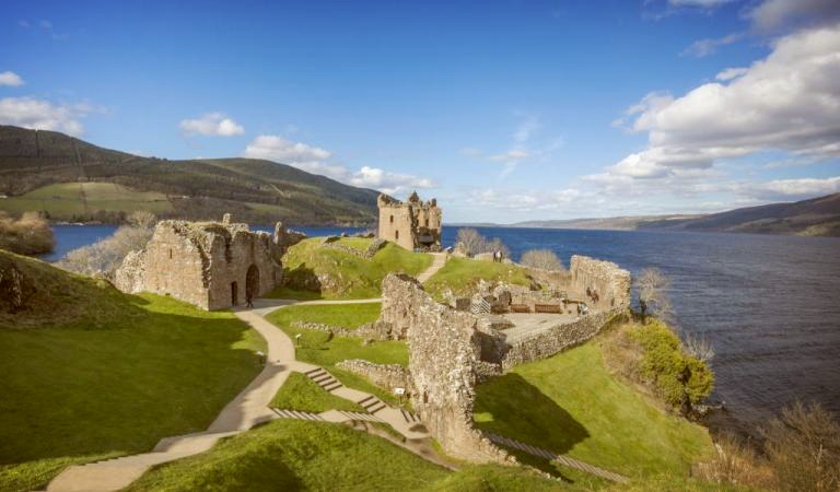 Urlaub Großbritannien Reisen - Urquhart Castle - ©VisitScotland  Kenny Lam (3)